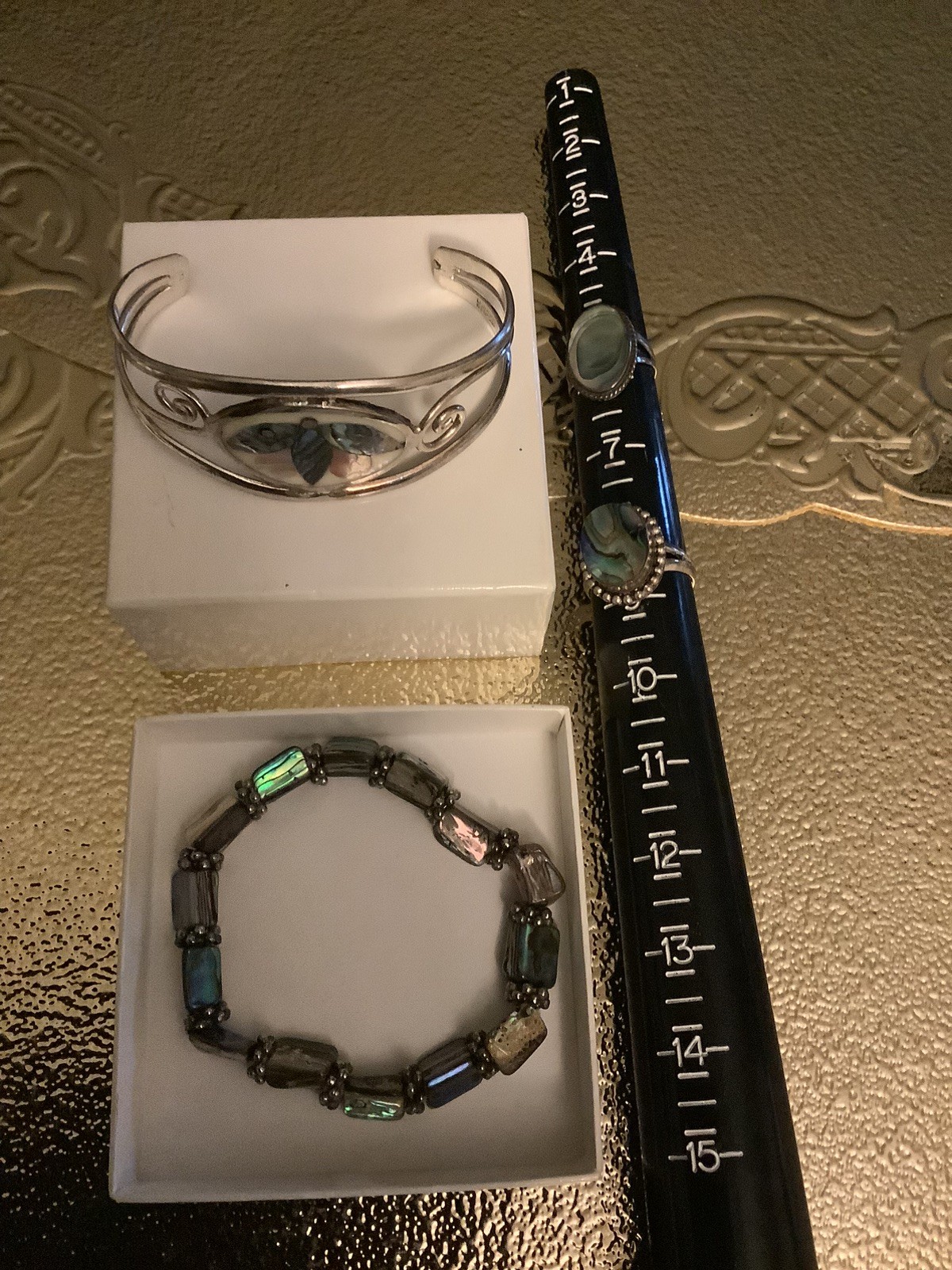 ABALONE SHELL JEWELRY 6 PIECE SET: CUFF, STRETCH BRACELET, 2 RINGS, EARRINGS