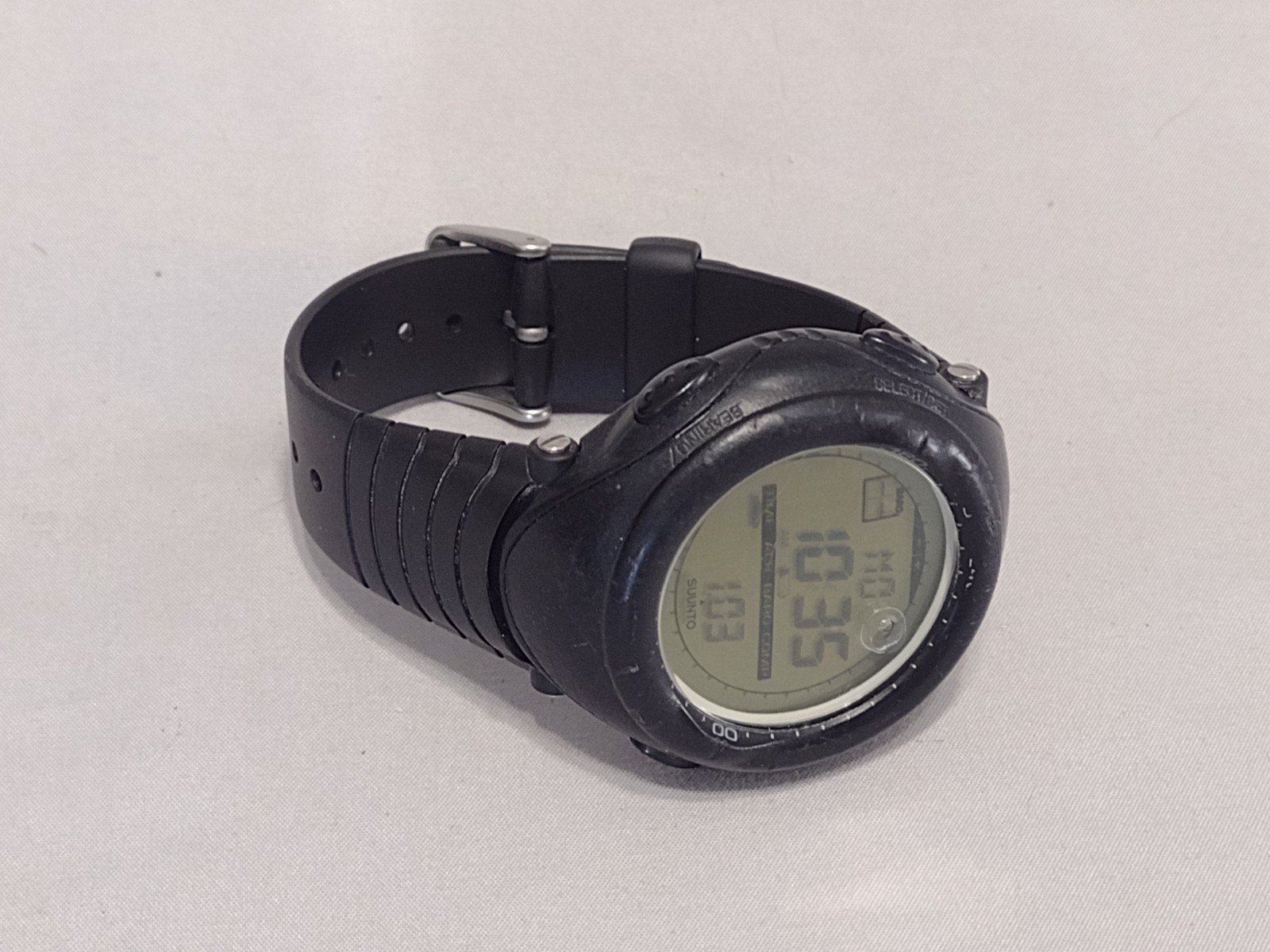 Men’s SUUNTO Digital Outdoor Sport Watch w/ New Battery – Works Great! 2430f