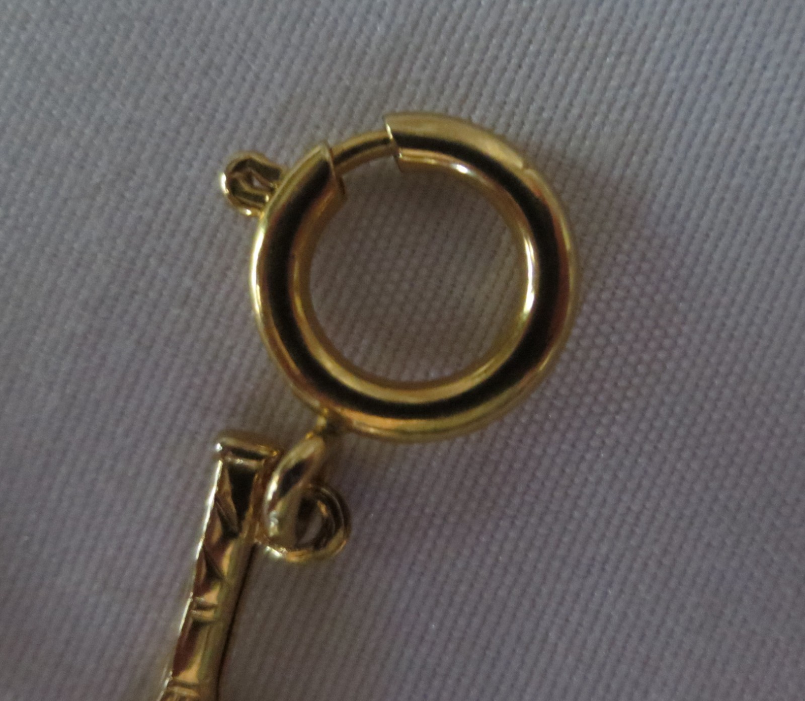 TENNIS RACKET CHARM Pendant Gold Tone Secure Clip Clasp Vintage Sporting Jewelry