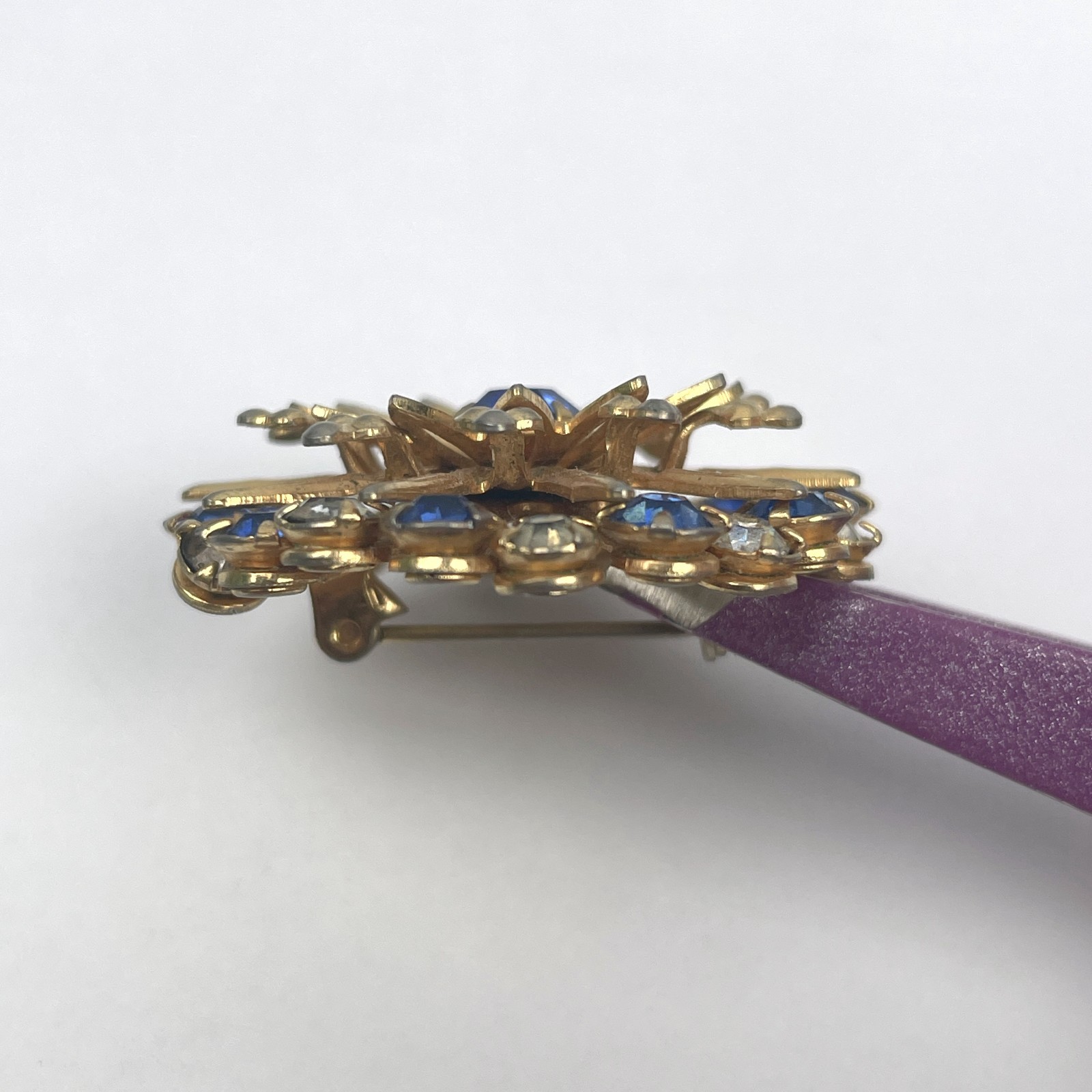 VTG 50s 60s Gold Tone Sunburst Medallion Brooch Blue Clear Rhinestone Pin