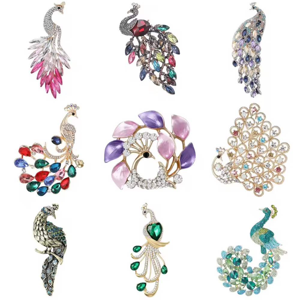 Elegant Vintage Style Rhinestone Peacock Brooch Gold Tone Bird Pin Jewelry Gift