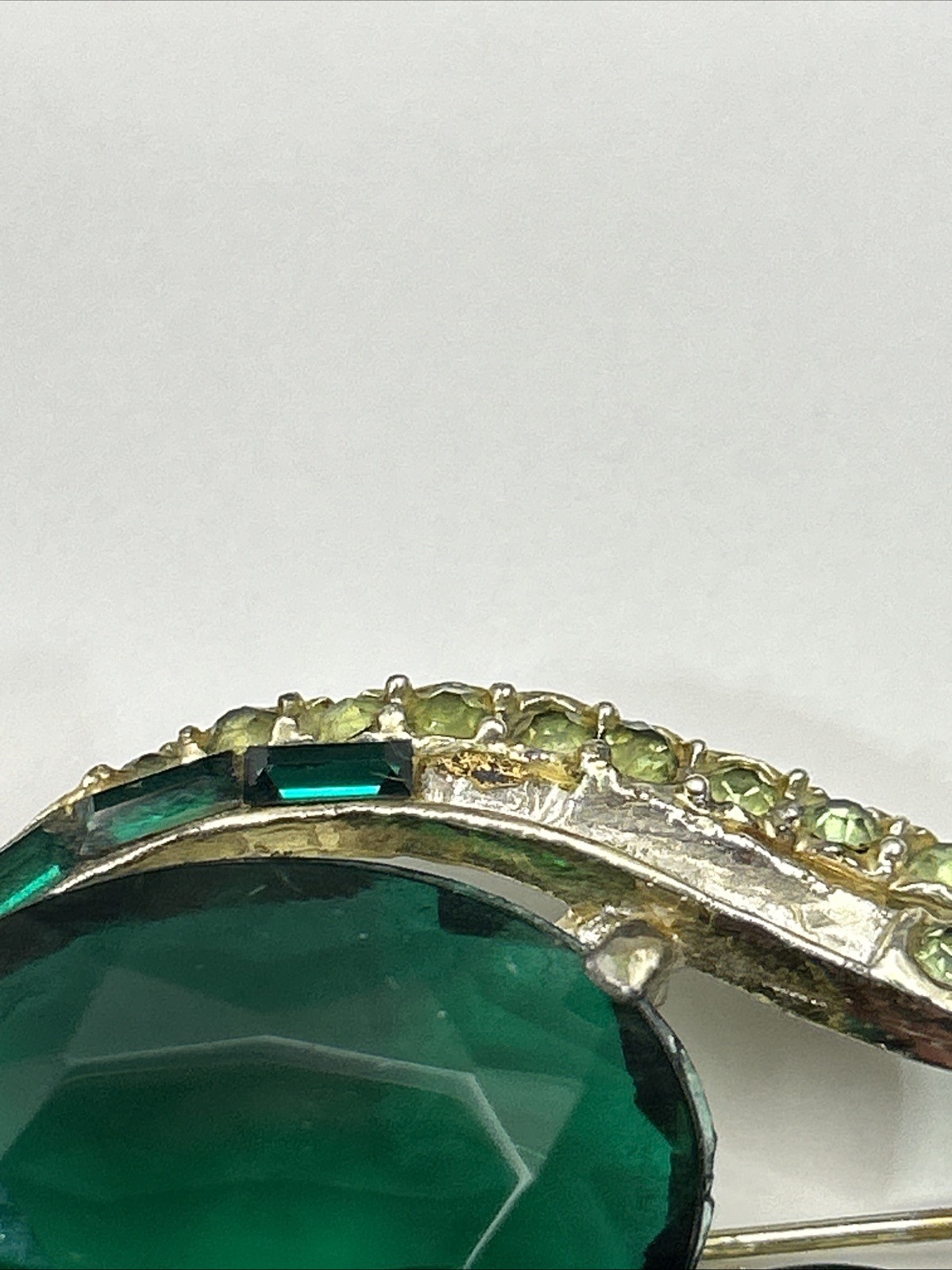 Vintage Designer Signed Pell Emerald Green Prong Set Pave and Rhinestone Brooch