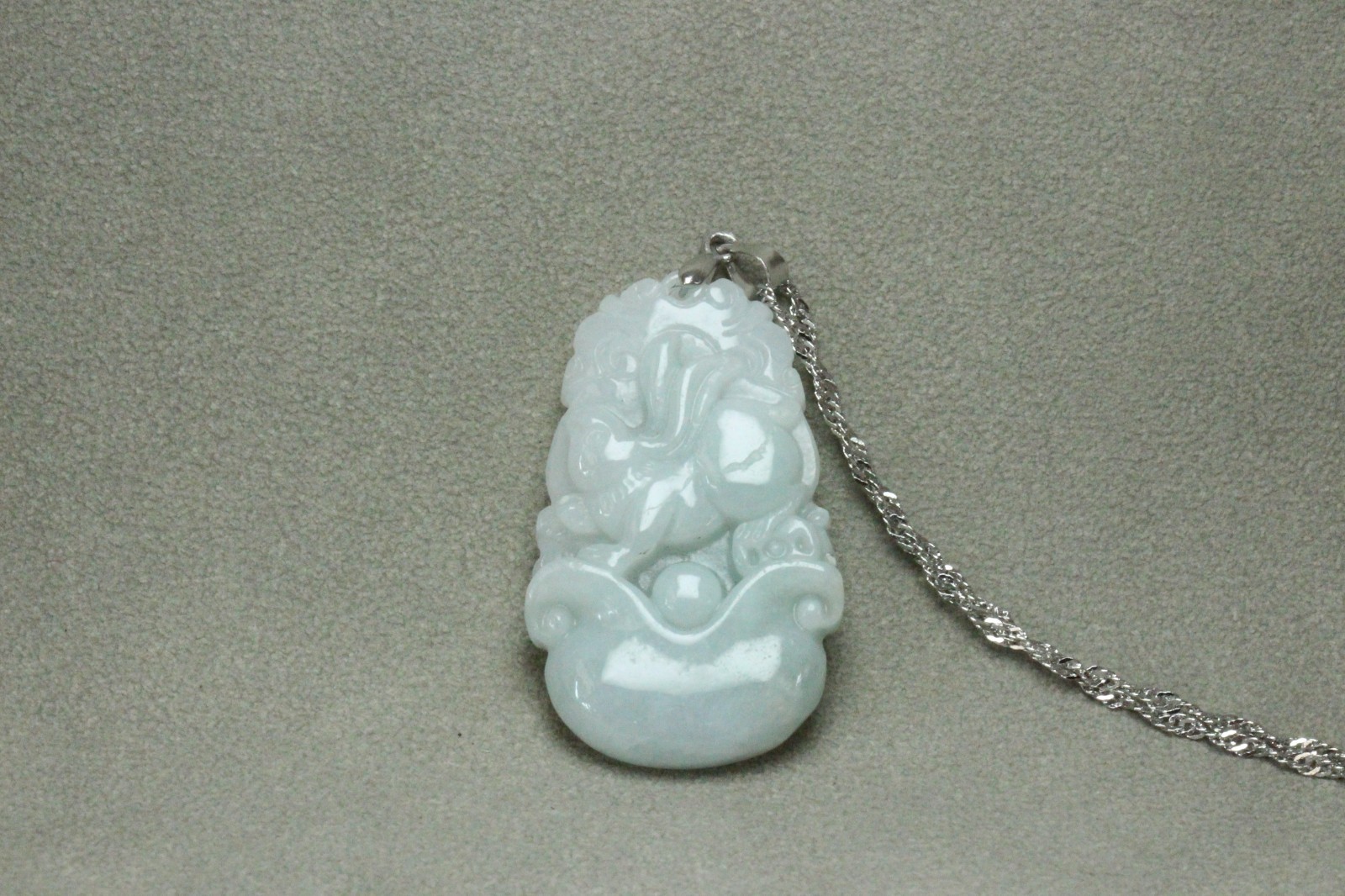 Natural White green A Jadeite jade Hand-Carved Rabbit (Chinese Zodiac) Pendant