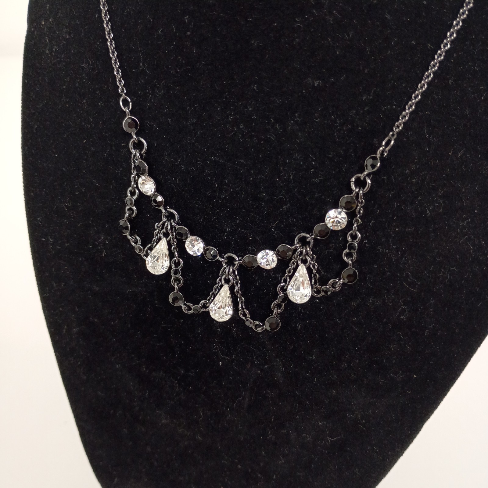 VTG Givenchy Clear Black Crystals Lavalier Drop Necklace Black Chain 15″ Signed