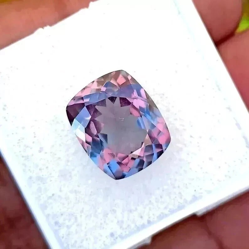 Montana Natural Alexandrite Cushion Cut 13+ Ct Bi-Colour Change Loose Gemstone