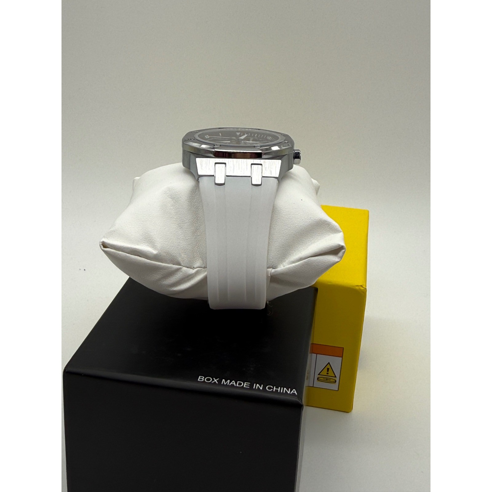 Invicta 70039 Men’s Watch Silver Tone Skeleton Dial White Silicone Strap New Box