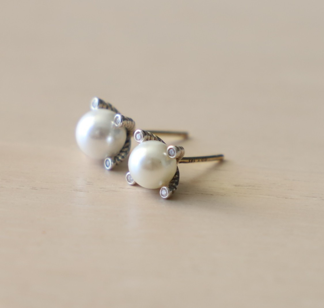 David Yurman Women’s Sterling Silver 6mm Pearl Stud Earrings with Diamonds