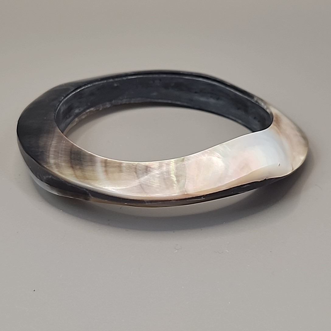 Vintage Mother of Pearl Bangle Bracelet Brown White Variation Asymmetrical 8.25″