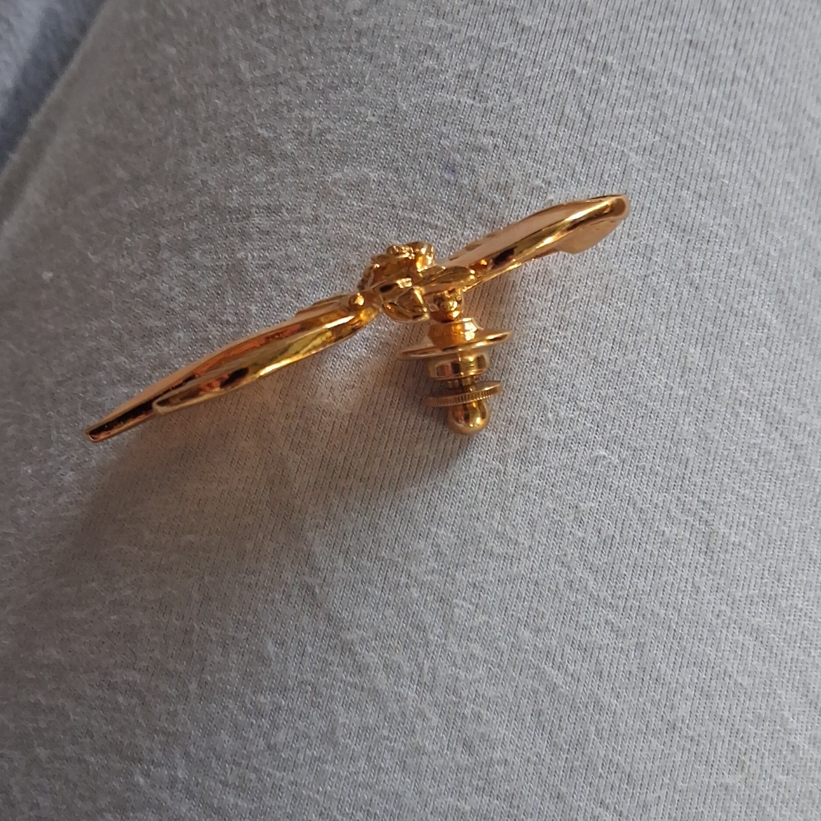 Avon Signed Gold Tone Awareness Ribbon Rose Flower Pin Brooch Clutch Back