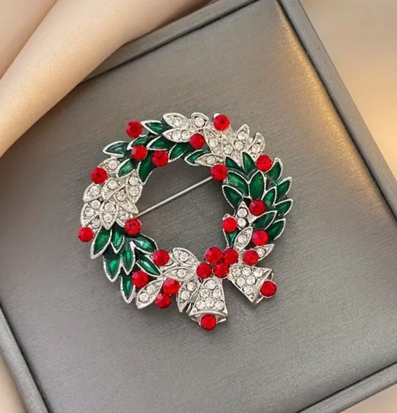 VINTAGE ANTIQUE STYLE RED & GREEN RHINESTONE GOLD CHRISTMAS WREATH PIN BROOCH
