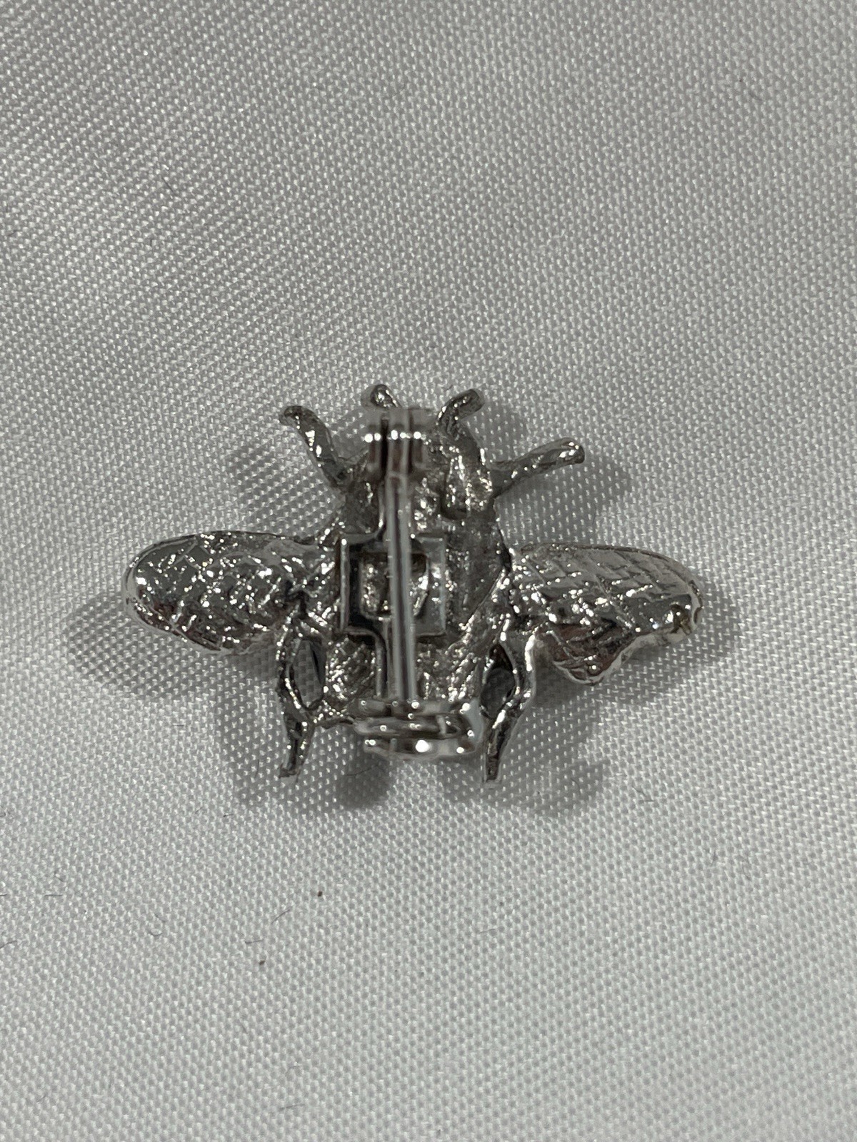 Silver-Tone Bee Brooch Pin with Black Oval Cabochon Bezel Setting 1 in