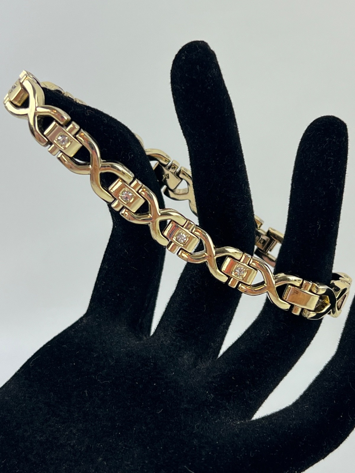 Fashion Gold Tone Rhinestone Link Bracelet 7.5″ Length Fold Over Clasp