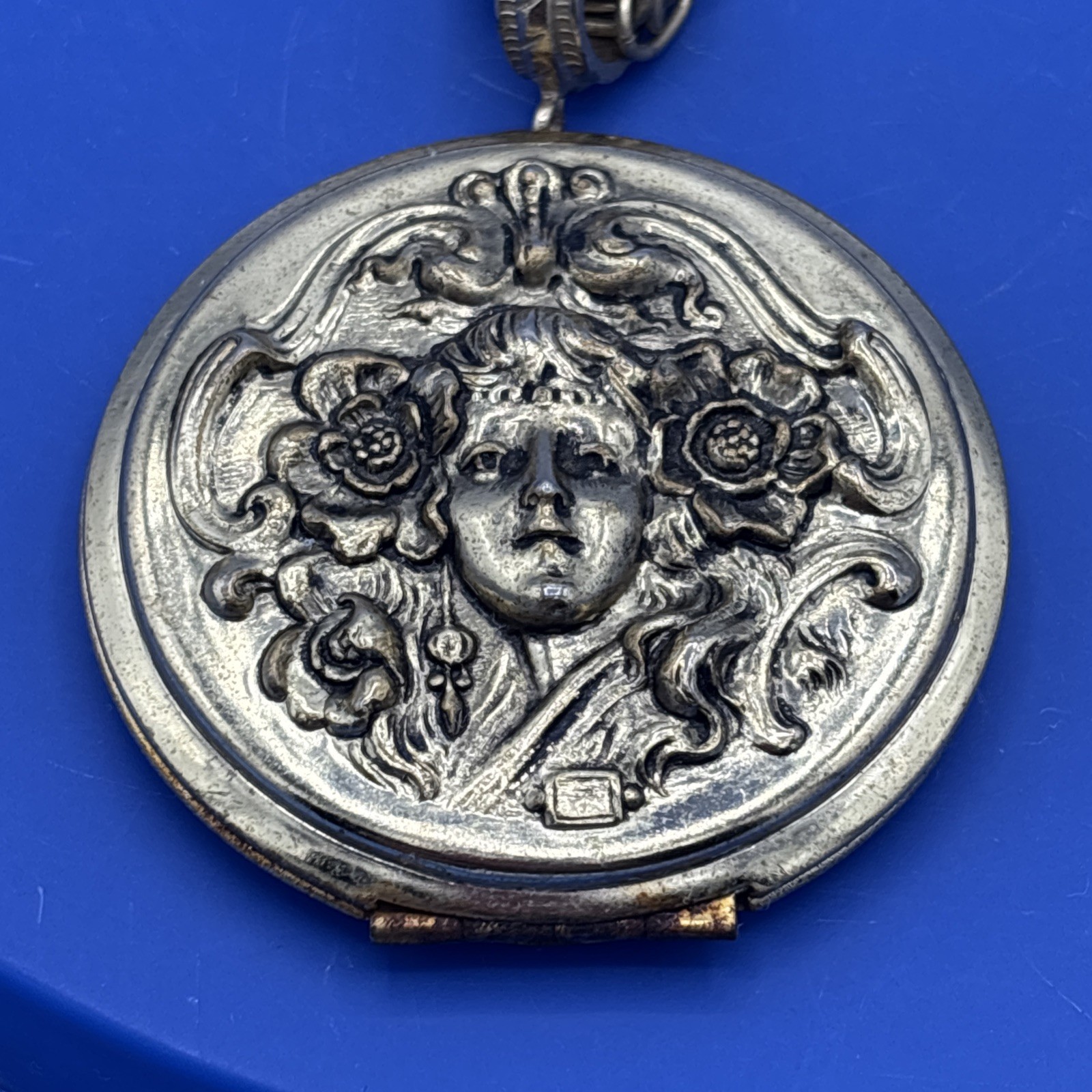 Vintage Whiting Davis Art Nouveau Lady Compact Locket Necklace 30” Gold Tone