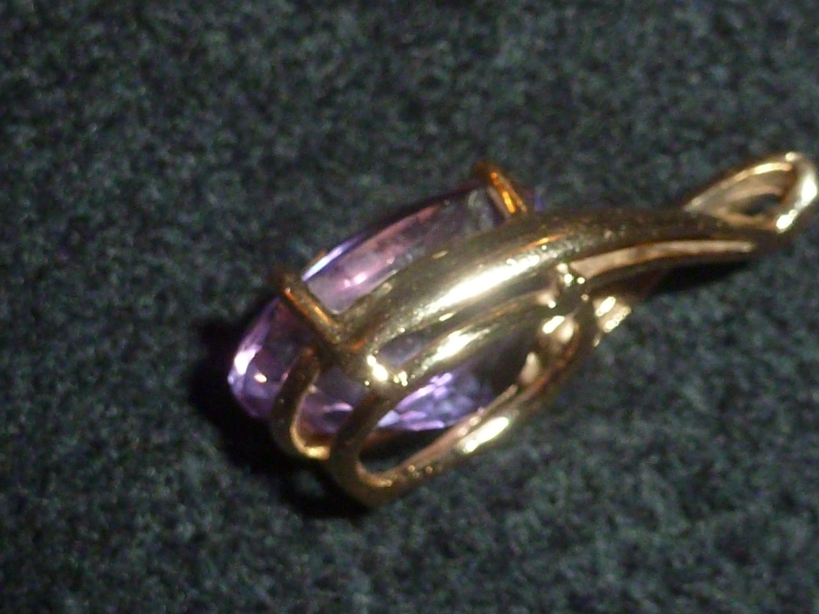 10K SOLID YELLOW GOLD “CLYDE DUNEIER” OVAL-CUT AMETHYST PENDANT – 4.40 GRAMS