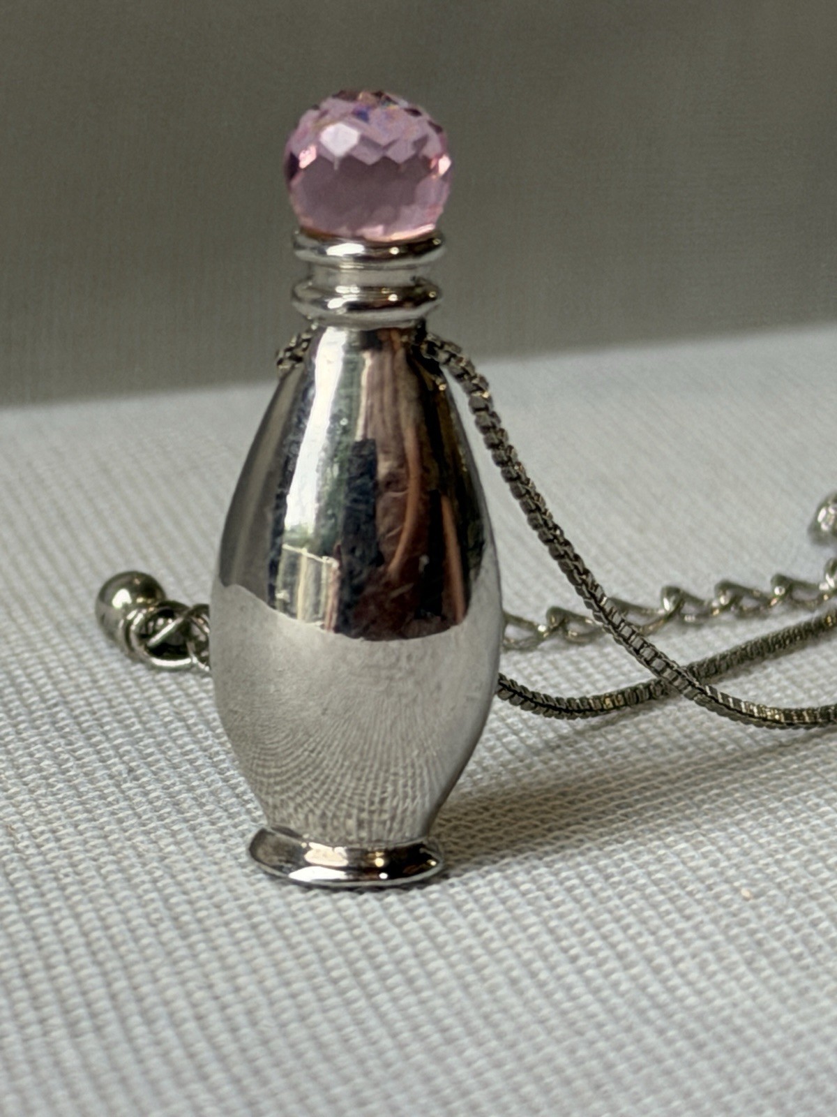 Avon 2004 Vintage Signed Perfume Bottle Pendant Necklace Pink Crystal 18in