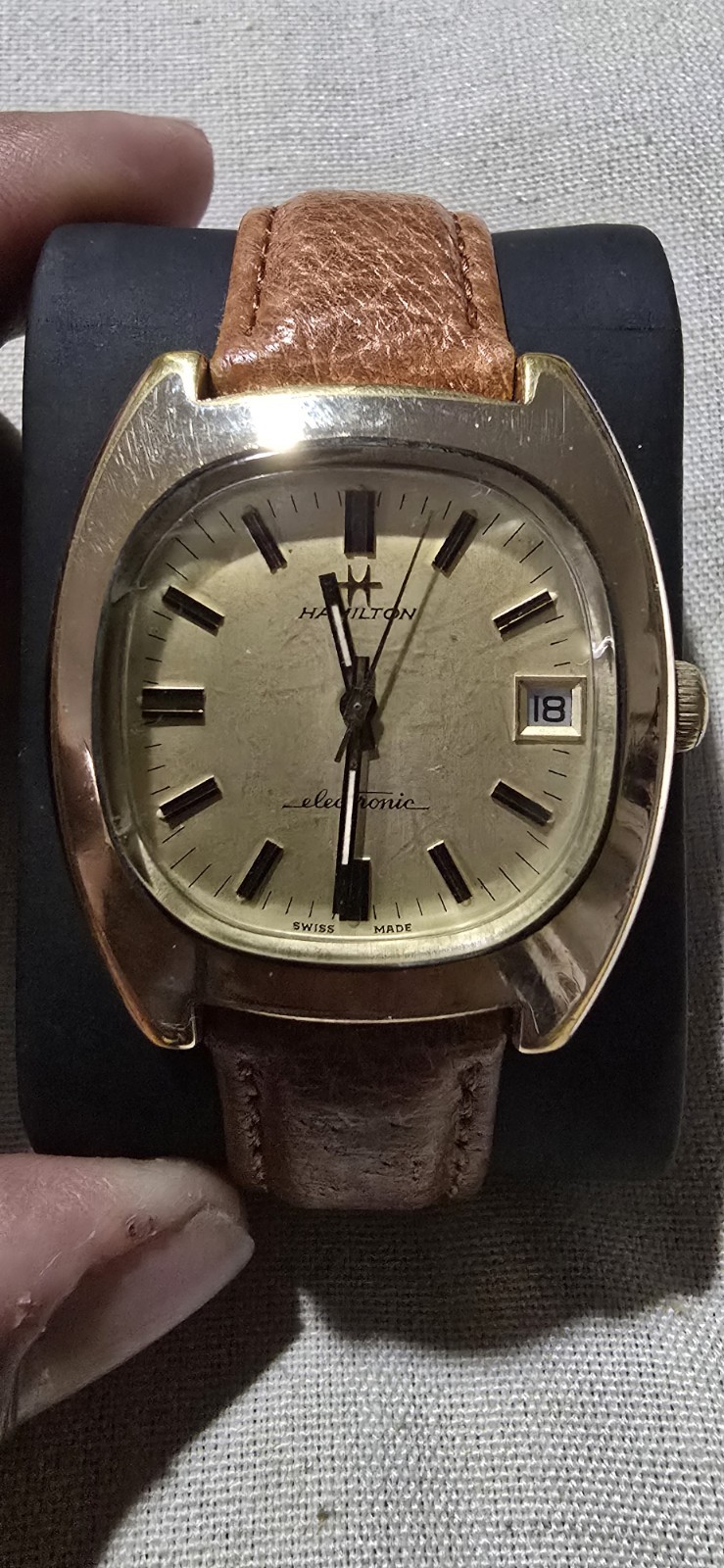 Vintage Hamilton Electronic Swiss Date Gold Tone Men’s Watch New Battery Runs