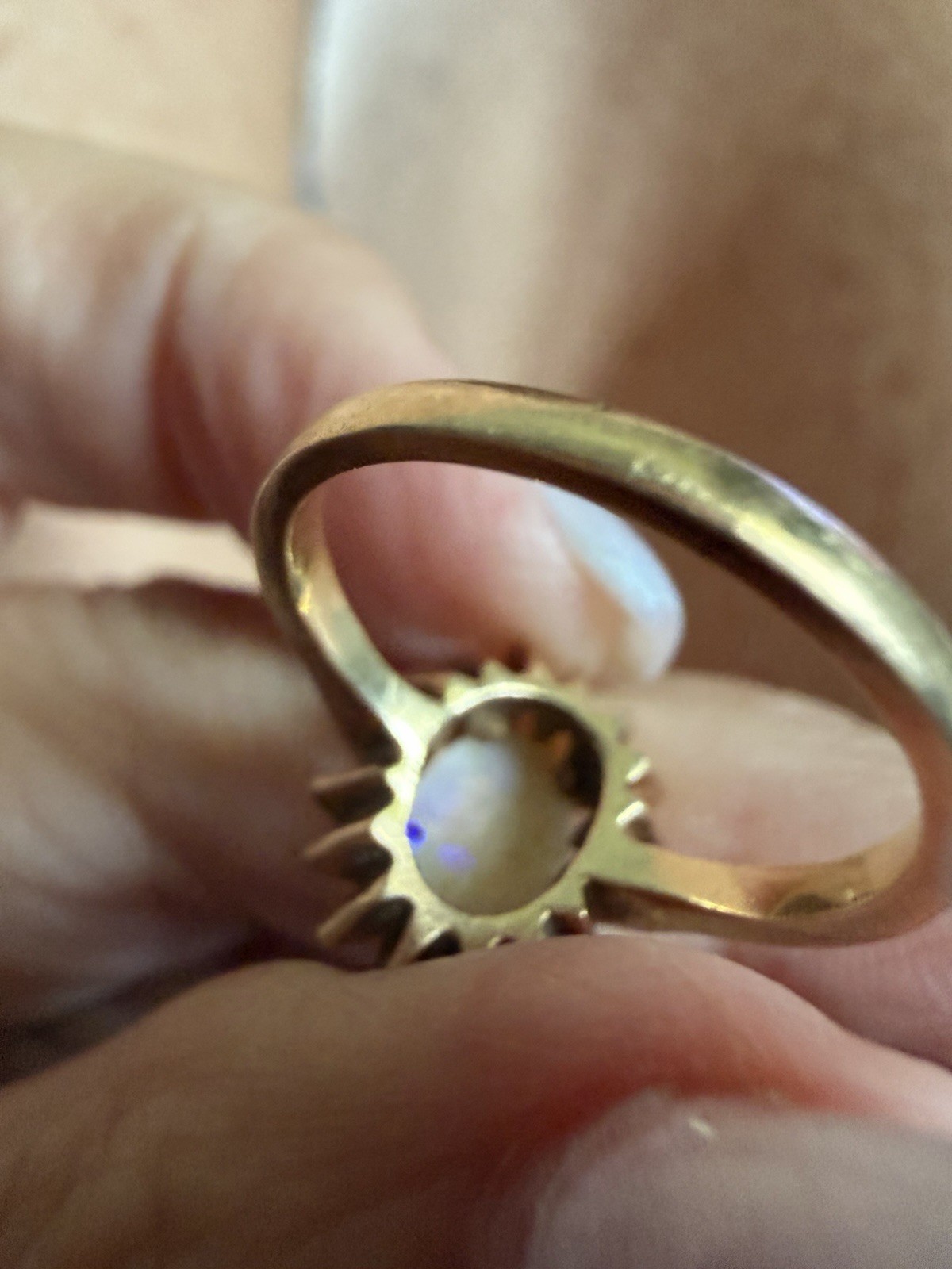 Vintage 14k Opal Ring Surrounded By Gold Leaves