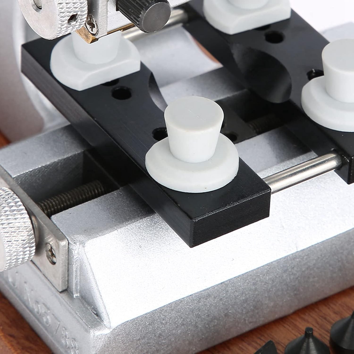 Versatile Watch Case Opener 5700 – Ideal Repair Tool for Classic Timepieces