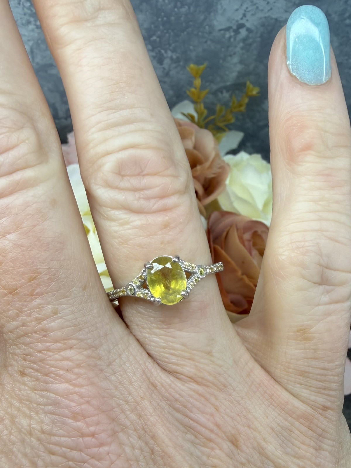Stunning Natural Yellow Sapphire w/ sapphire accent Ring 925 Sterling Silver sz8