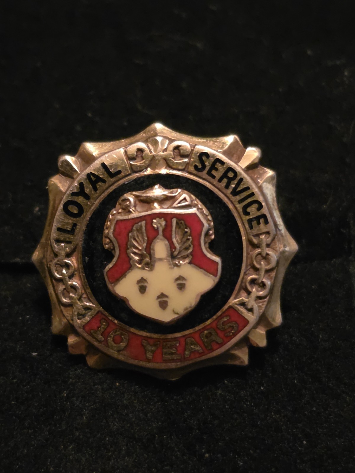 Oldsmobile 10 Years Loyal Service Pin – Solid 10K Gold – 2.87 Grams