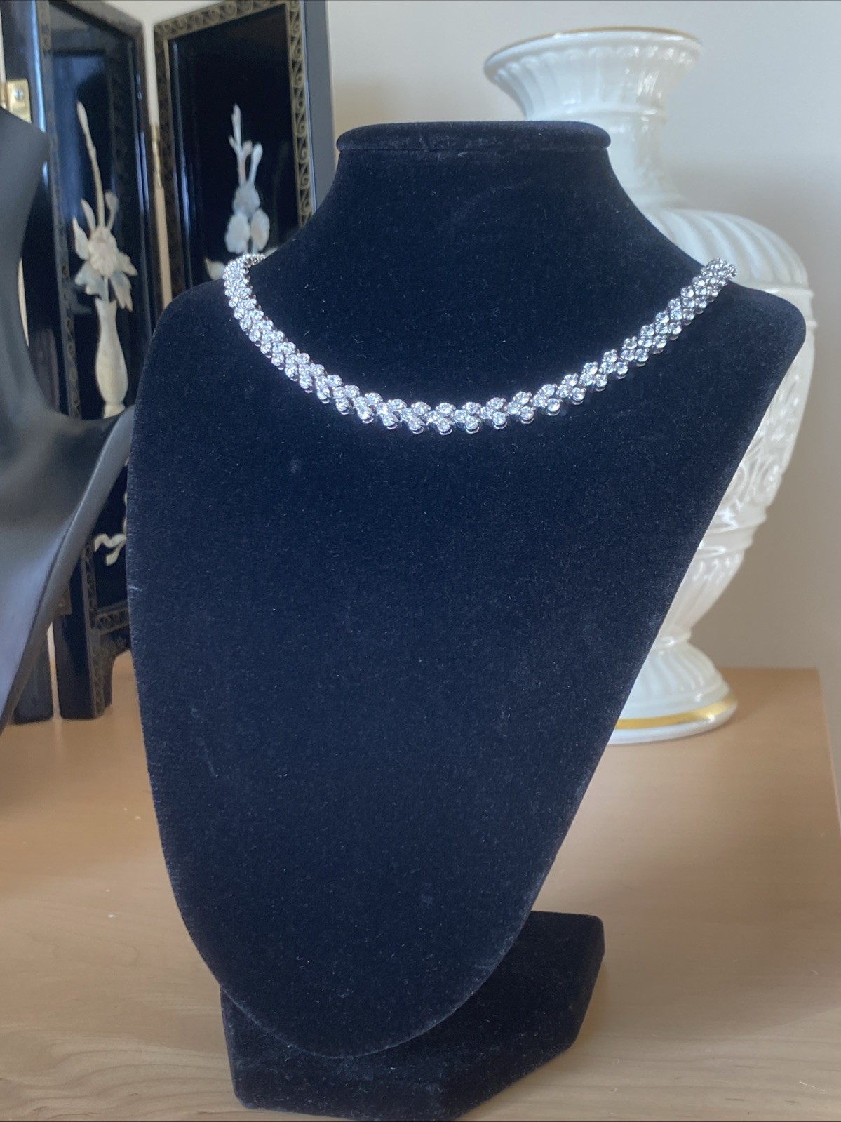 Vintage Necklace Art Glass Estate Jewelry Pre-Owned Rhodium Plated 16″ Choker