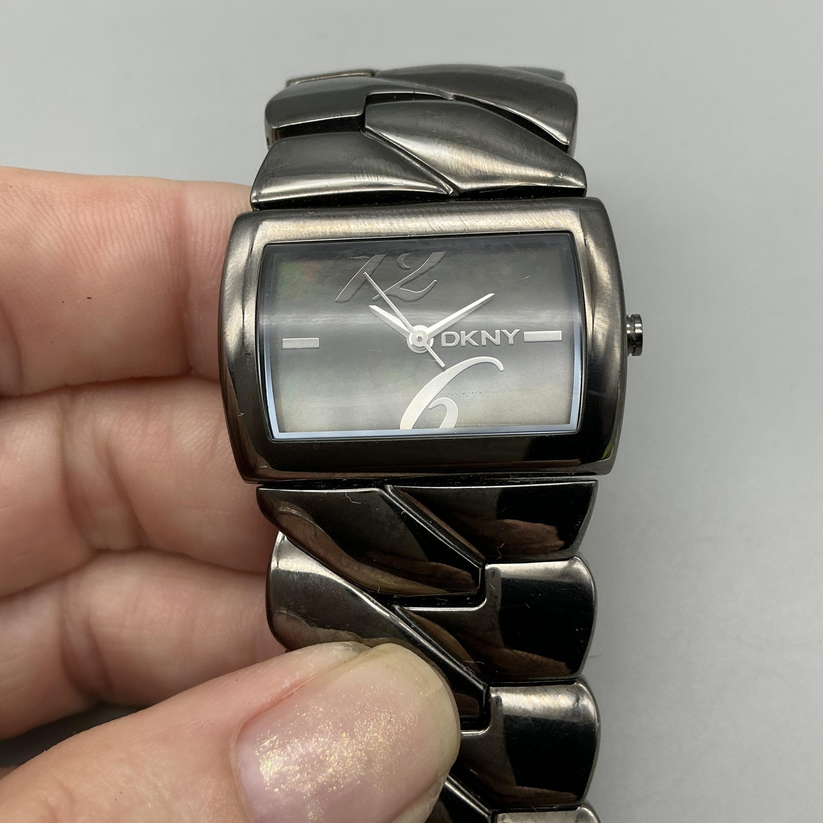 DKNY Womens Watch 33mm Silver Tone Stainless Bracelet W-2233 New Battery 7.5″