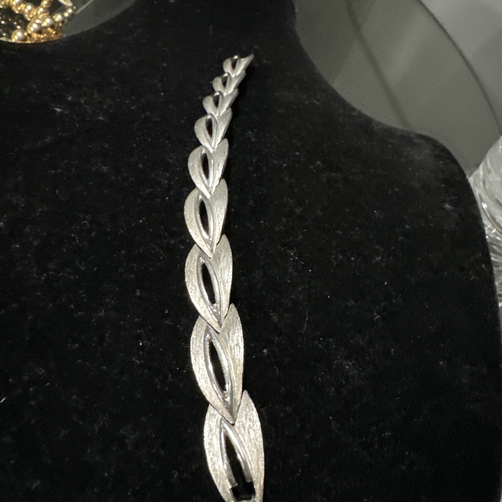 Vtg Crown Trifari Silver Brushed Leaf Link Bracelet Fishtail Textured Classic