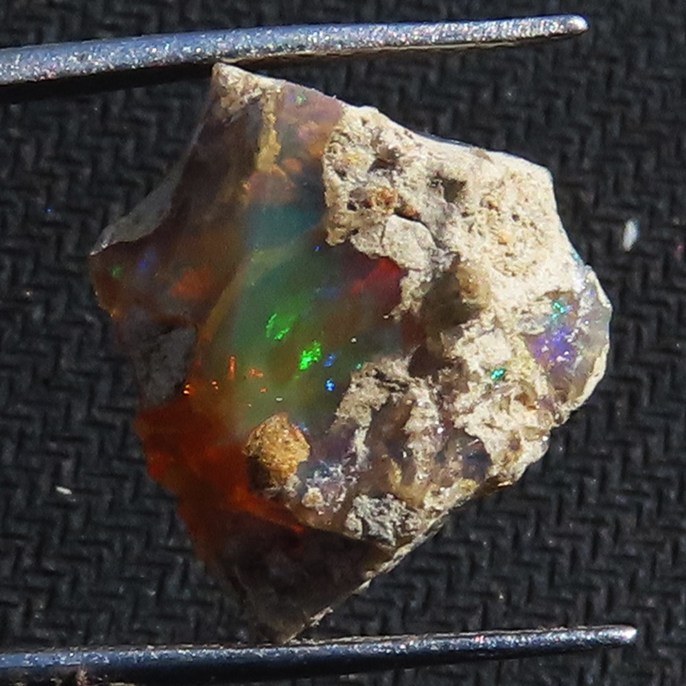 NATURAL PLAY OF COLOR ETHIOPIAN OPAL ROUGH GEMSTONE 8.70 Cts. (14X16X08 mm) N_05