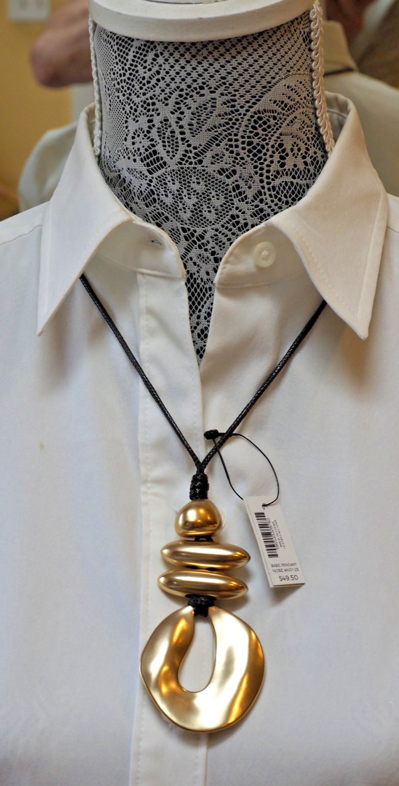 NWT Chico’s Gold Tone Pendant Necklace Adjustable Contemporary Chic Jewelry $49