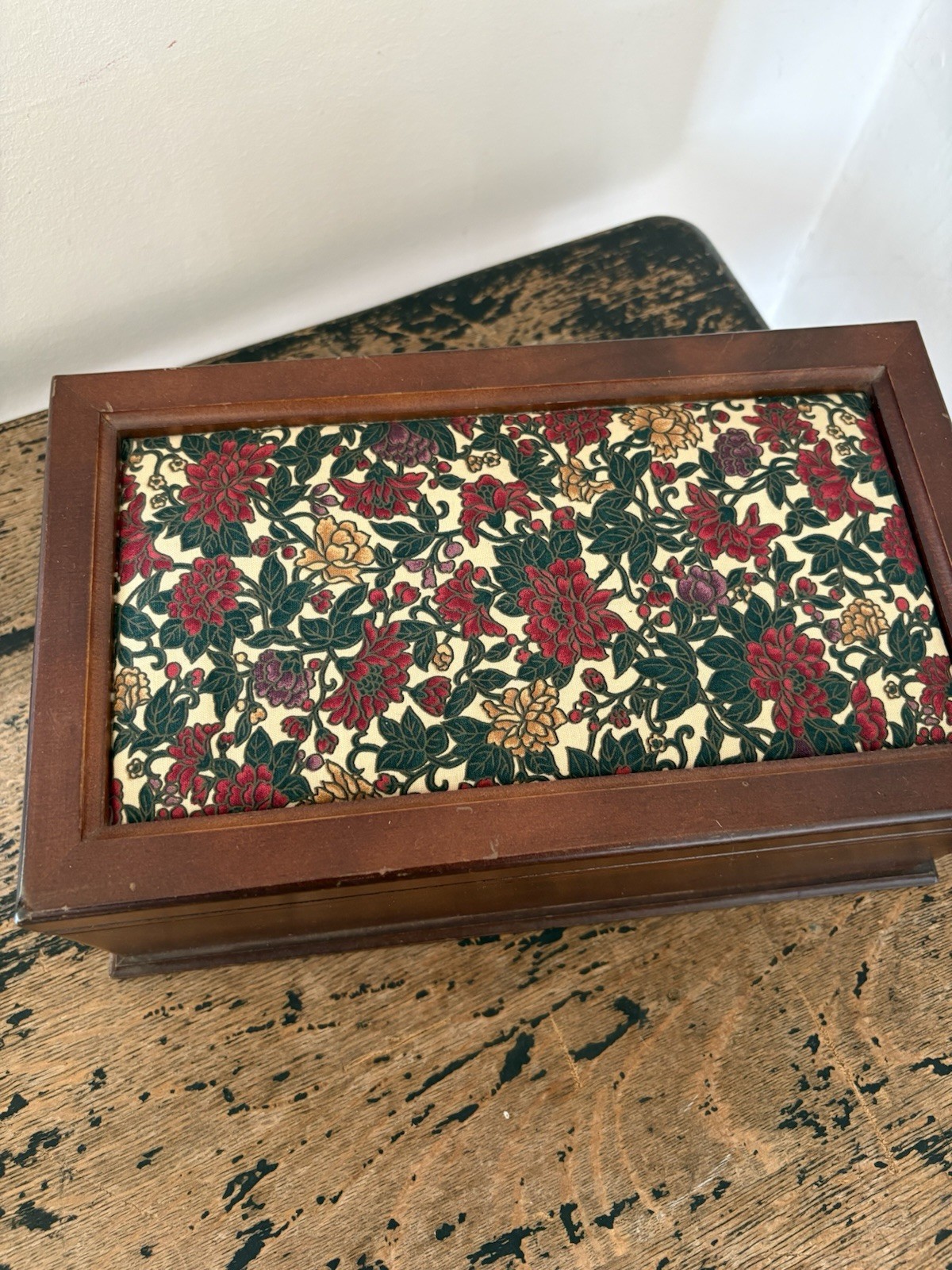 Vintage Floral Top Wooden Jewelry Box Red Green Traditional GrandmaCore Taiwan