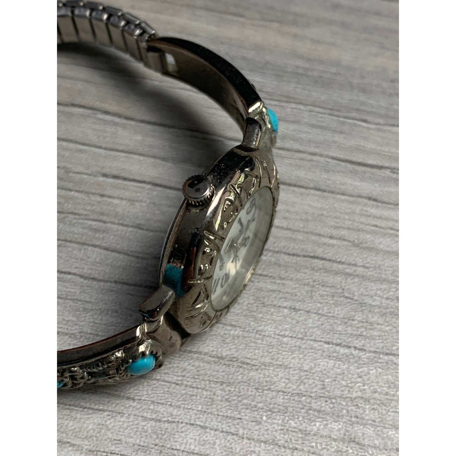 Xanadu Womens Quartz Watch Western Turquoise Style Silver Tone Expansion Band