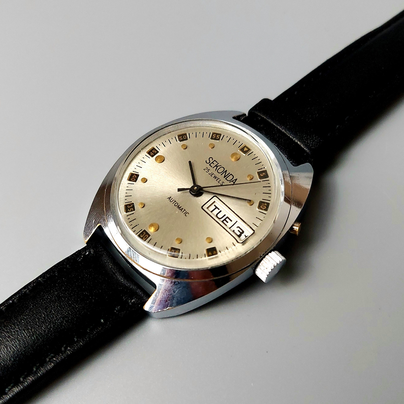 Vintage Men’s Watch Sekonda Automatic Soviet Wristwatch 25 Jewels Serviced