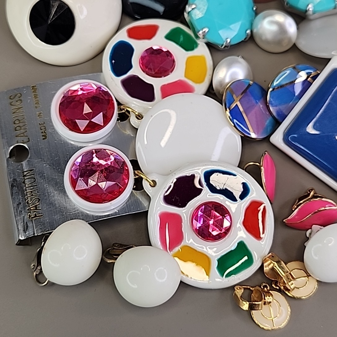 Vintage Clip On Earrings Lot of 16 Pairs Acrylic Fun White Eye Balls