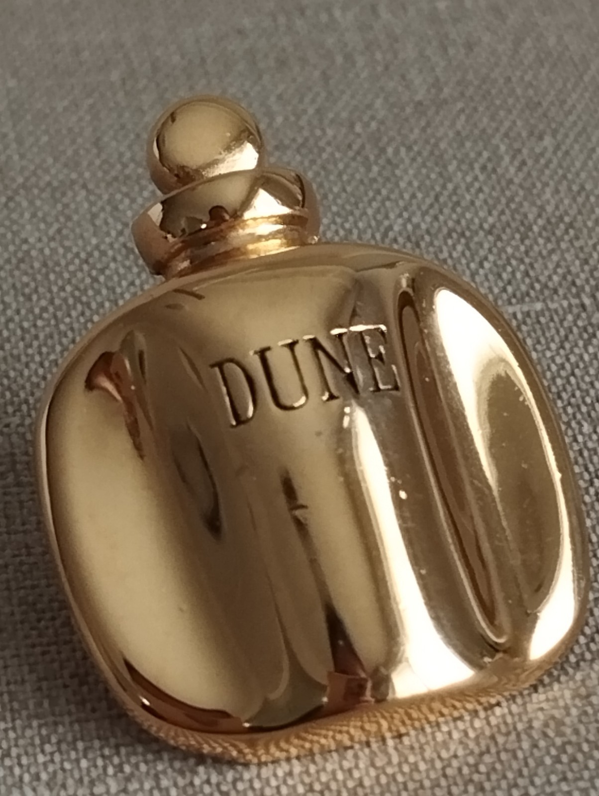 Vintage Christian Dior DUNE Perfume Bottle Gold Tone Novelty Pin Brooch