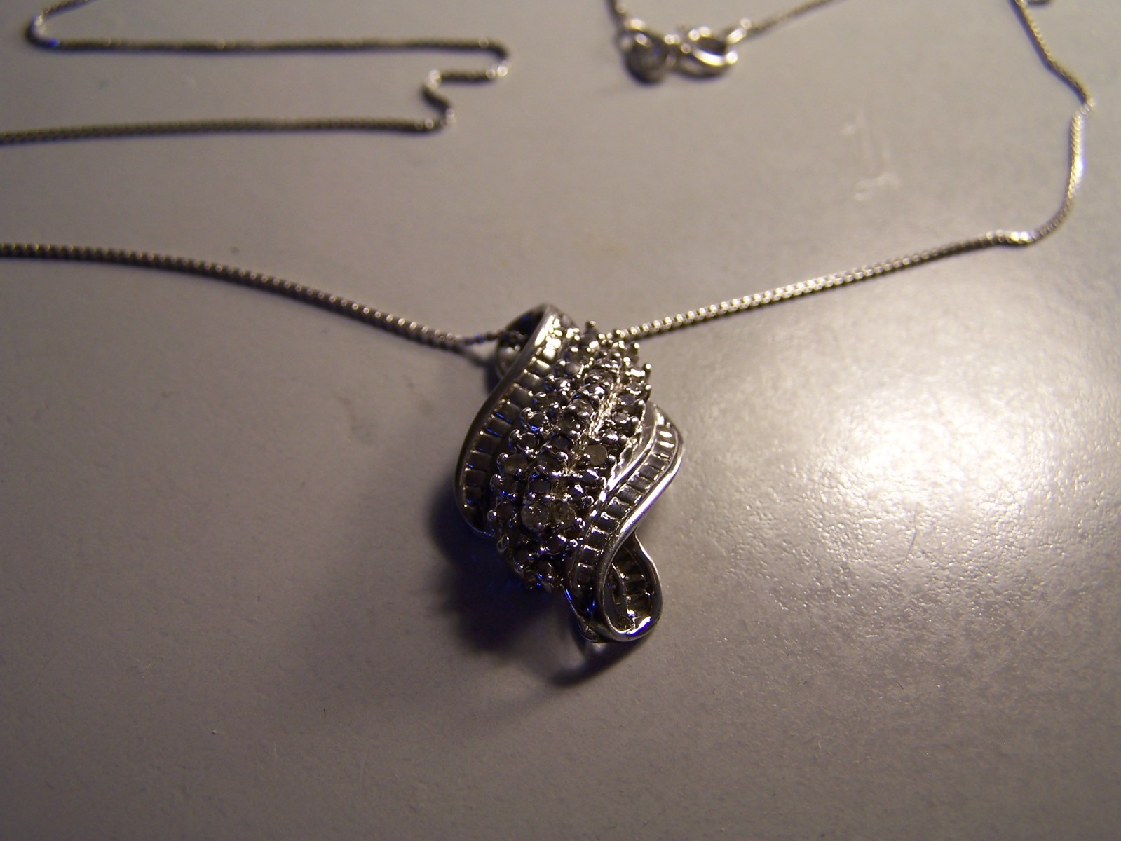 ZALES/KAY’S DESIGNER 27 DIAMOND STERLING SILVER PENDAT,CHAIN & MATCHING EARRINGS