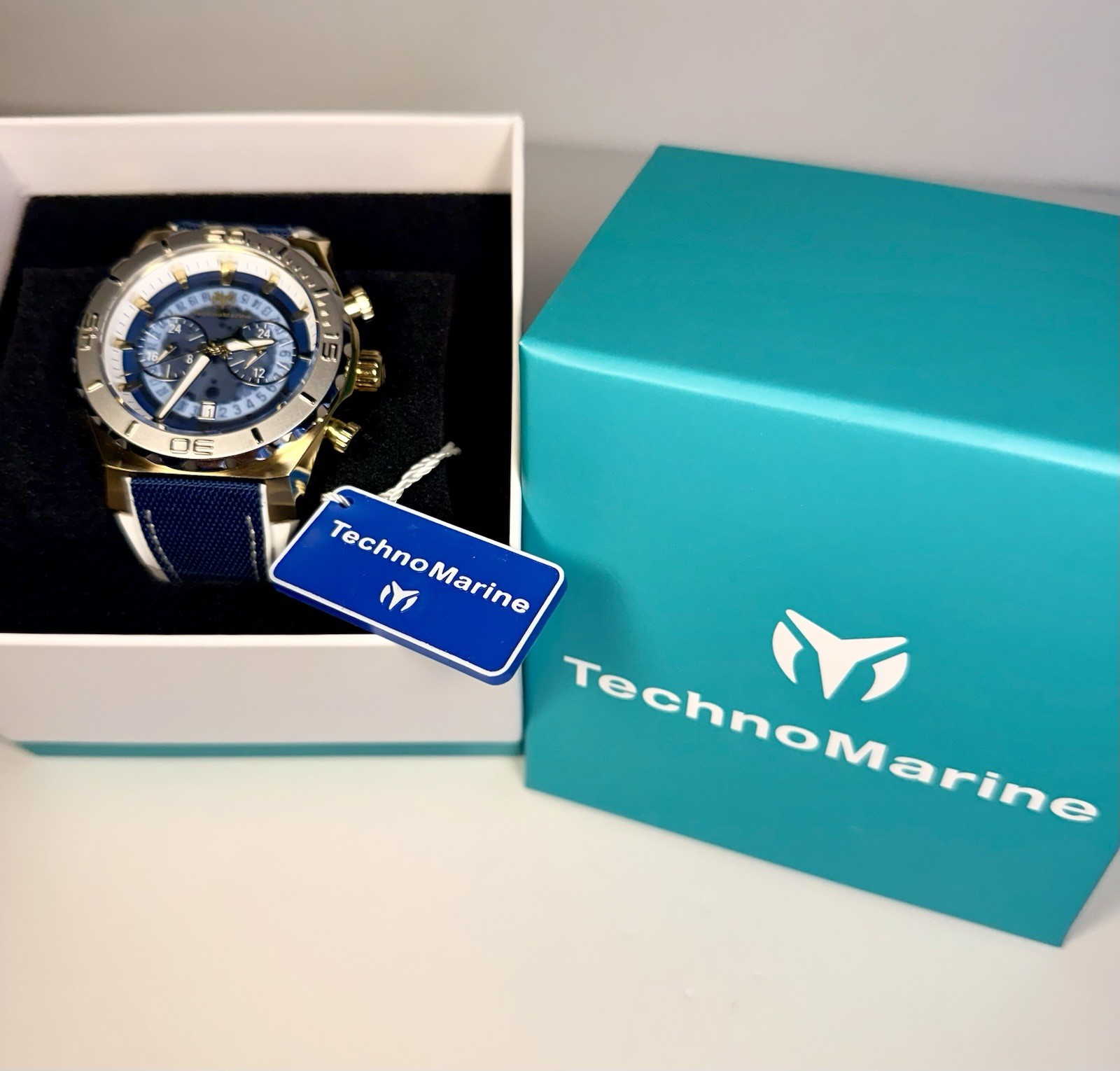 TechnoMarine Reef Shark Swiss Ronda Z50 Mens Watch 48mm, White/Blue ZG-TM-519007
