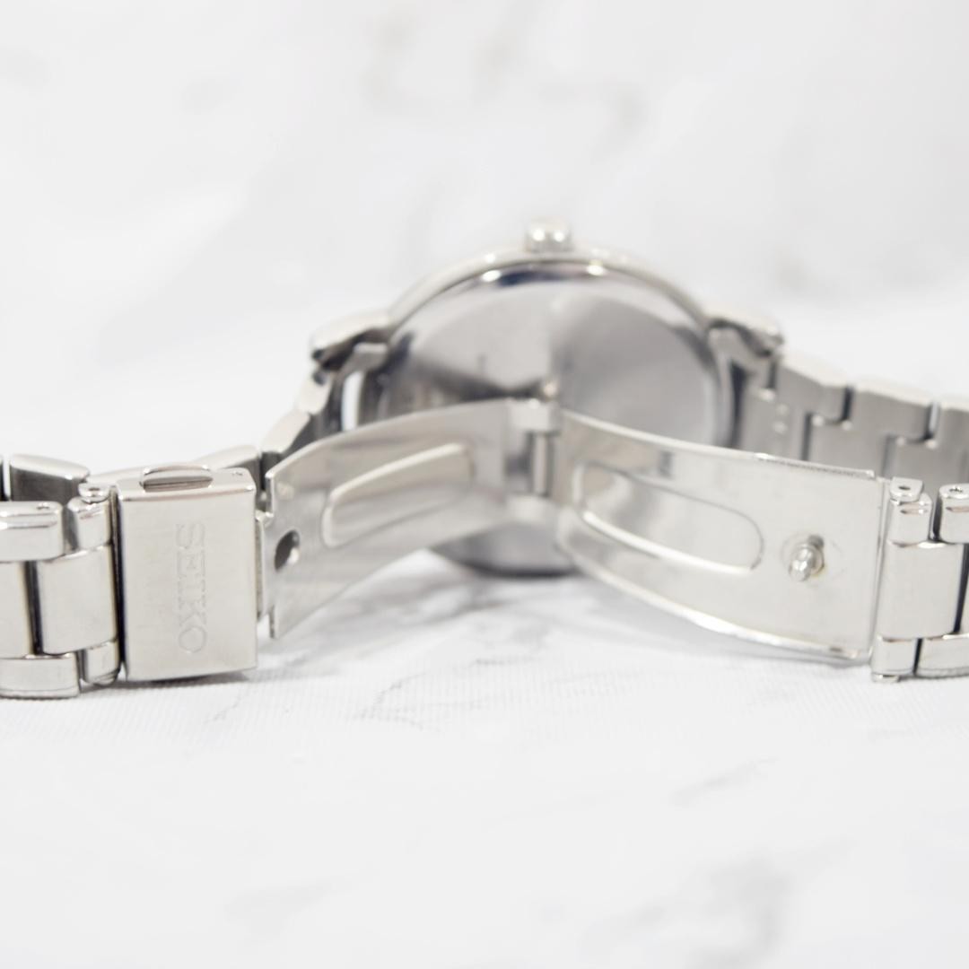 Excellent , SEIKO solar watch with mother-of-pearl dial, unisex. From Japan