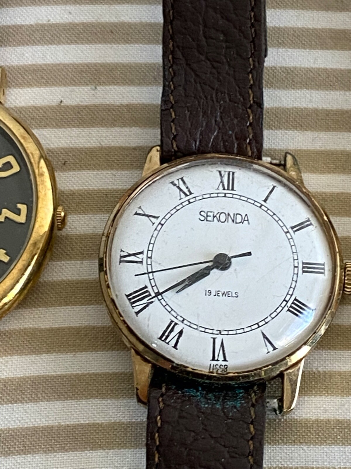 8 Unisex Watches – not working