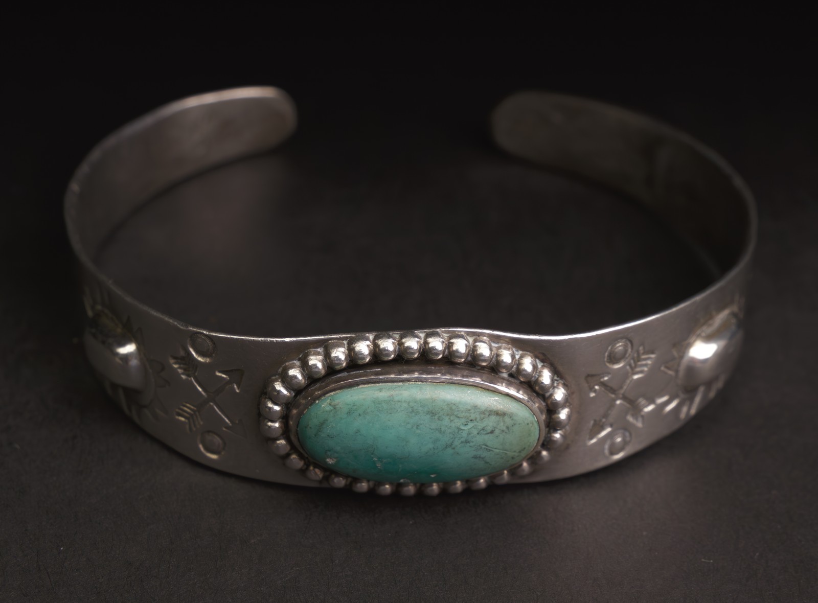 Fred Harvey Era 1940s Beaded Turquois & Arrows Sterling Silver Cuff Bracelet