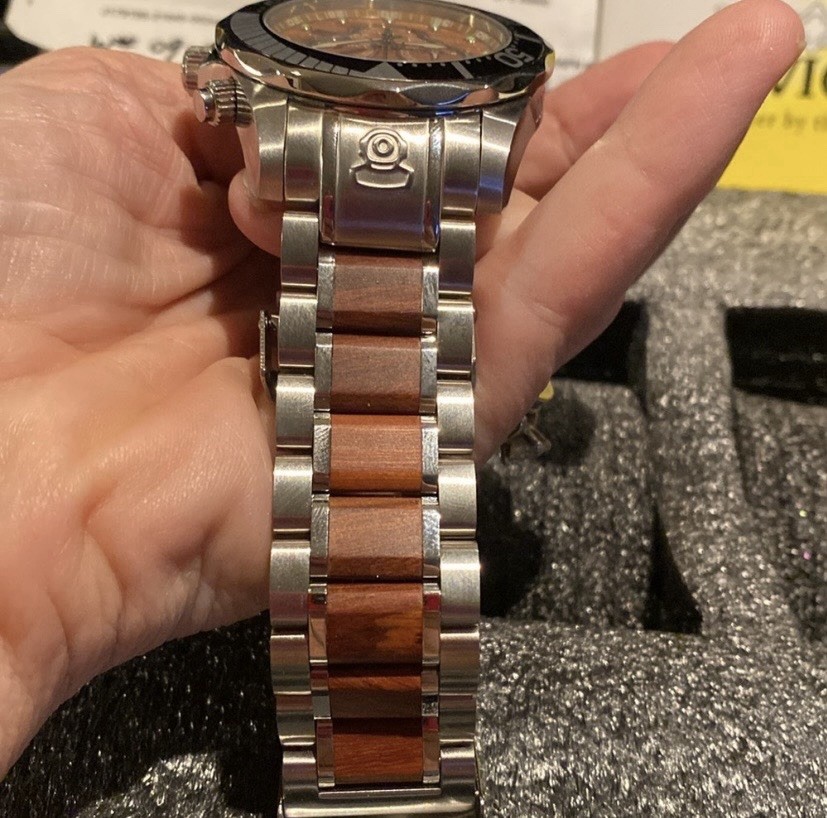 Invicta Pro Diver men’s quartz watch with a wood grain dial model 0164.