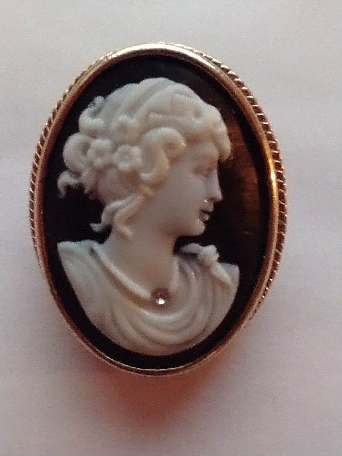 Vintage Shell Cameo Broach/Pendant Gold-Tone + Free Gift
