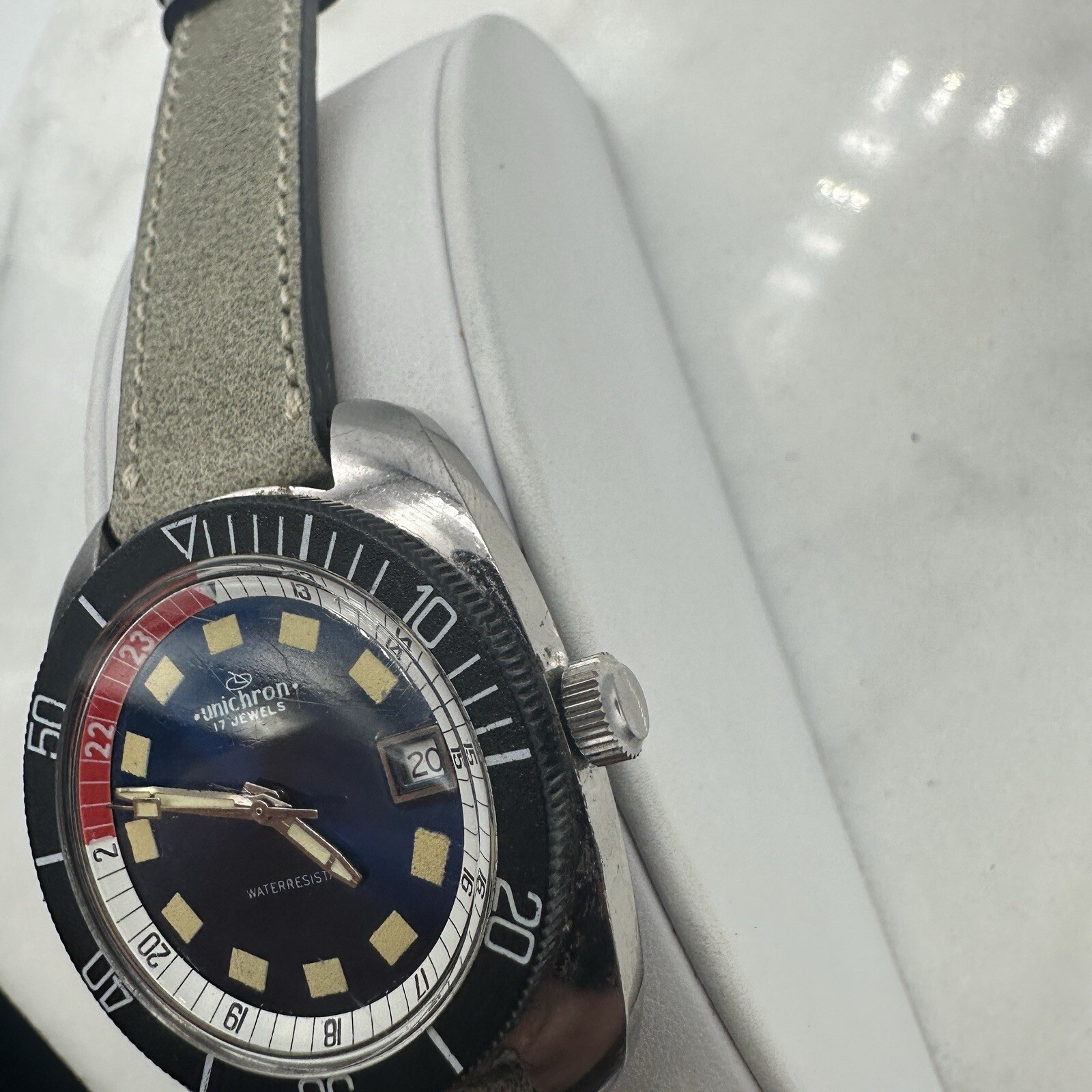 VTG Unichron Dive Watch Men Silver Tone Blue Dial Date 17 Jewels Automatic Works