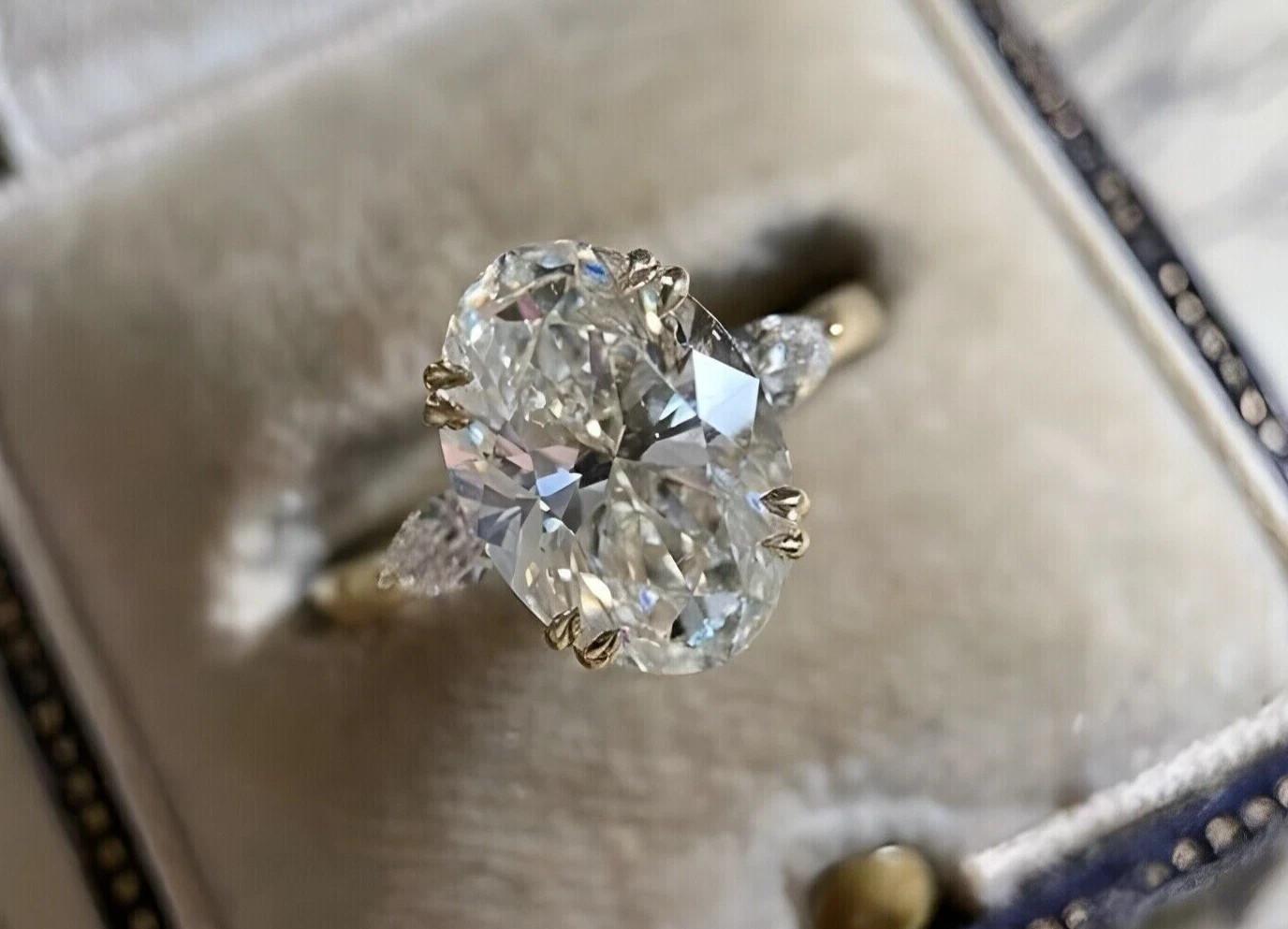 Diamond Certified Oval Cut 2.4 Carat Lab Grown Ring 14k Yellow Gold IGI E F VVS