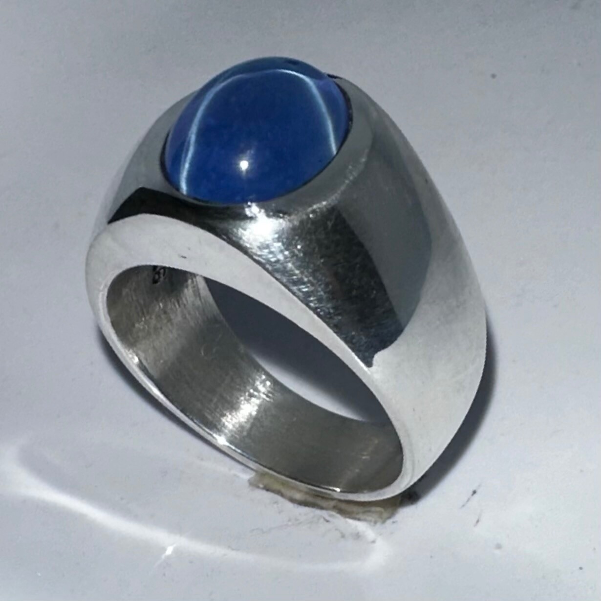 MJG STERLING SILVER BEZEL RING. 12 x 10mm OVAL LAB STAR SAPPHIRE. SZ 9.5