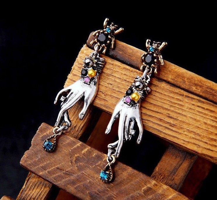 US Seller Betsey Johnson Retro Rhinestone Spider Water Drop Hand Earring Jewelry