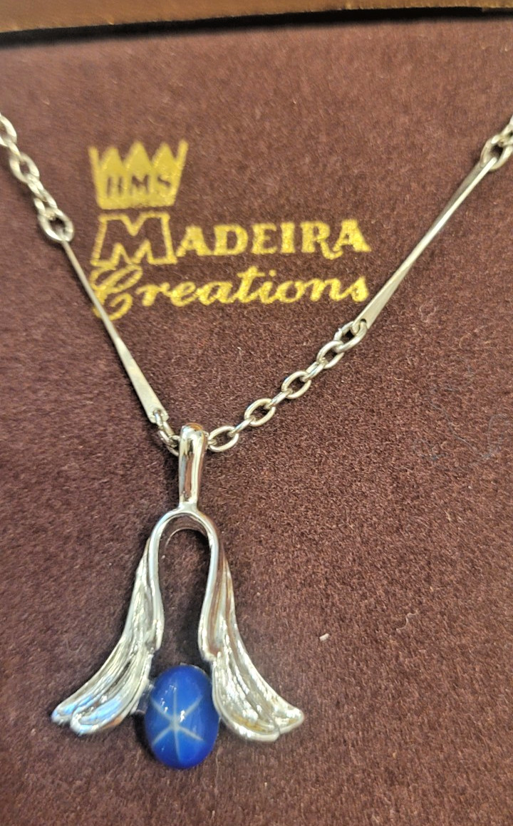 Madeira boxed Oval Cut 6 Rays Star Blue Sapphire Gemstone Necklace