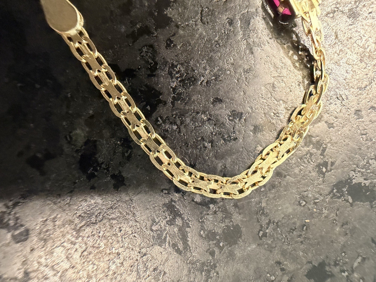 10K Yellow Gold – 5 genuine Rubies – Figaro Chain Bracelet 6in – Lobster Clasp