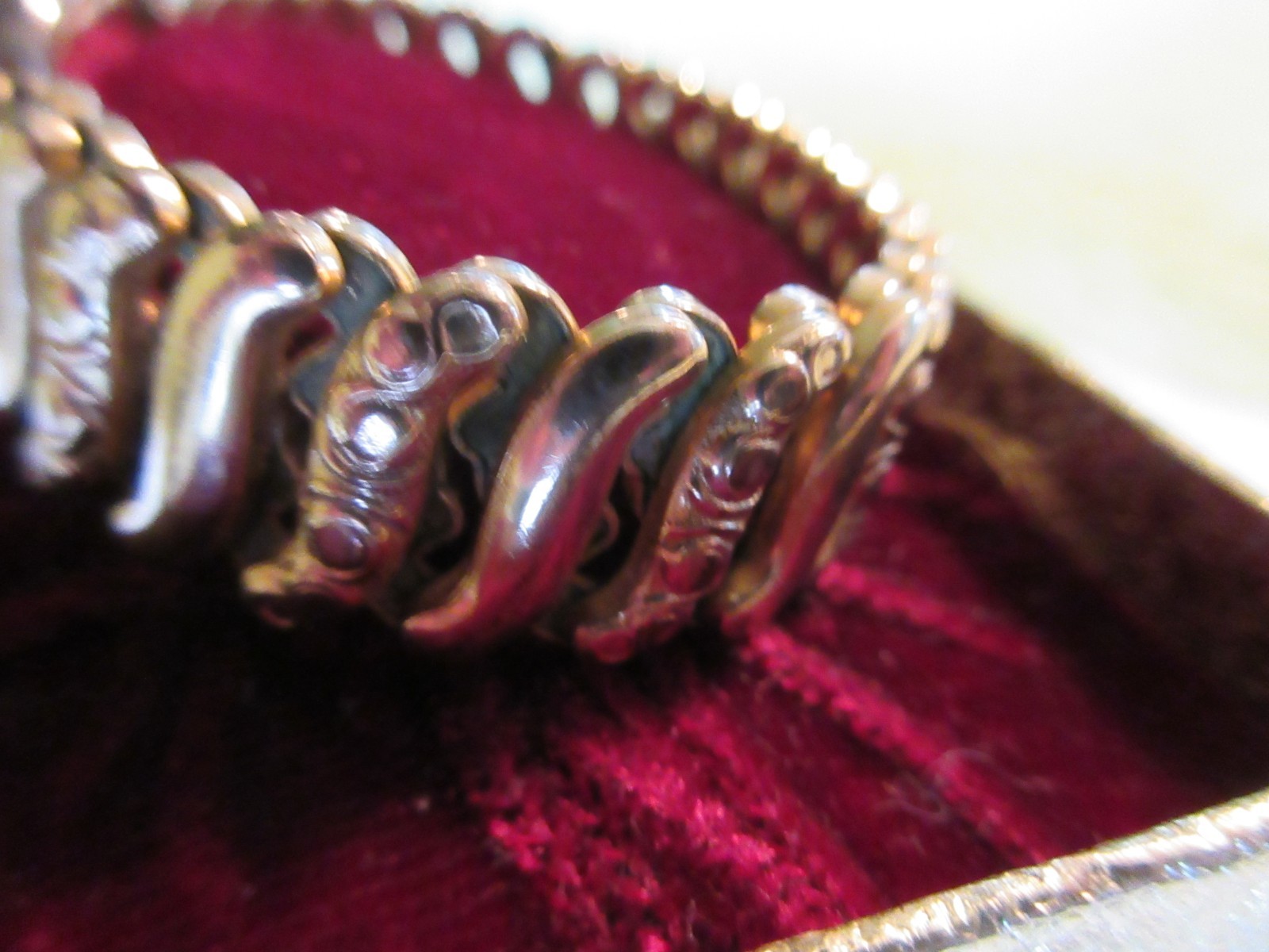 Vintage 1940″s WW11 Sweetheart Expansion Bracelet Victoria Gold Filled w/Box