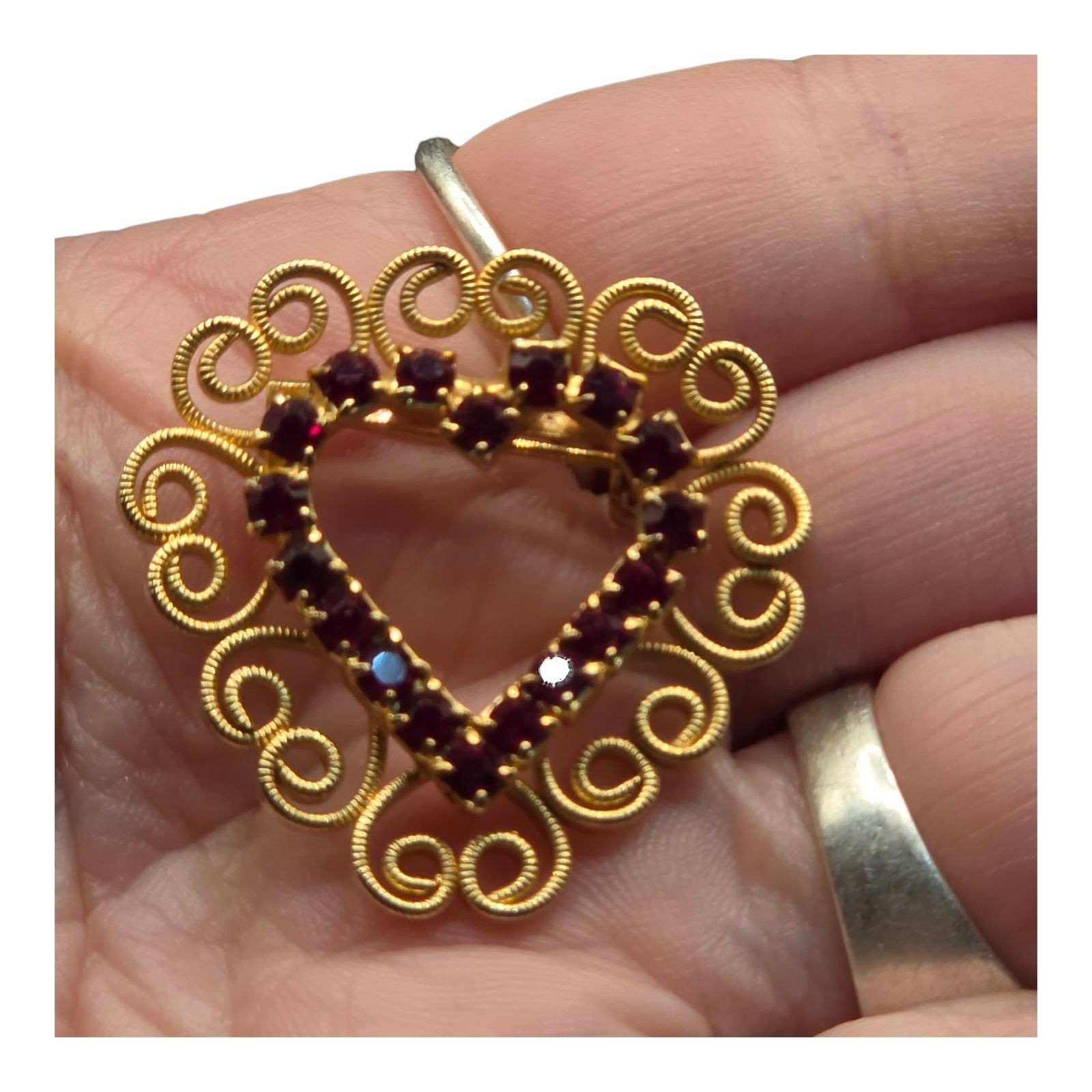 Filigree Gold-Tone Heart Brooch Red Glass Rhinestones 1.25″x1.25″
