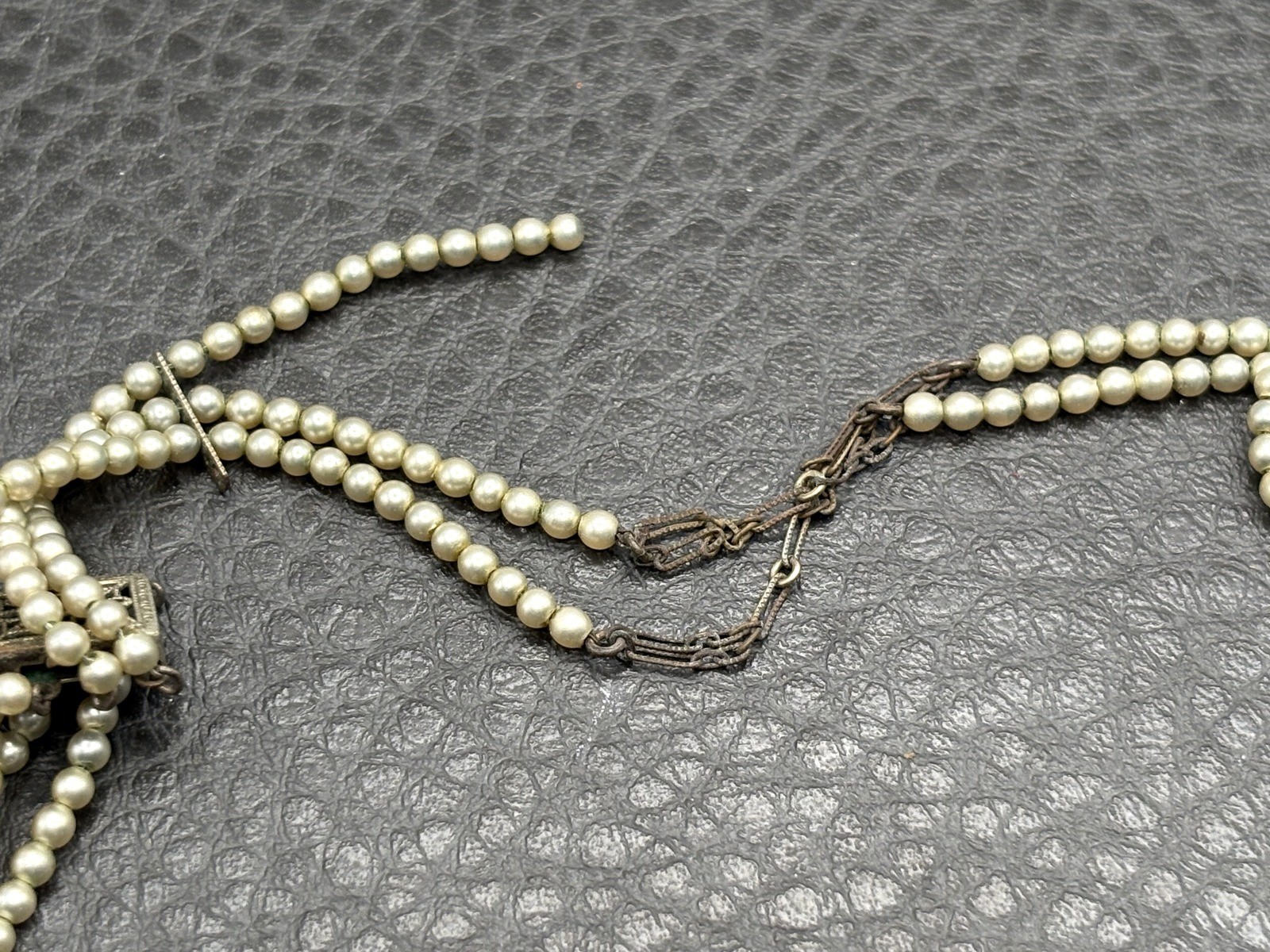 VTG Chinese Export Faux Pearl Peking Glass Donut Necklace Gold Fill Clasp READ